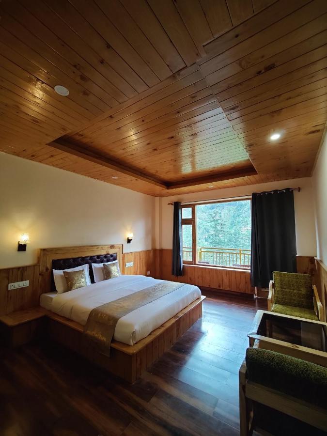 The Woodpecker Inn & Cafe, Jibhi Luaran gambar