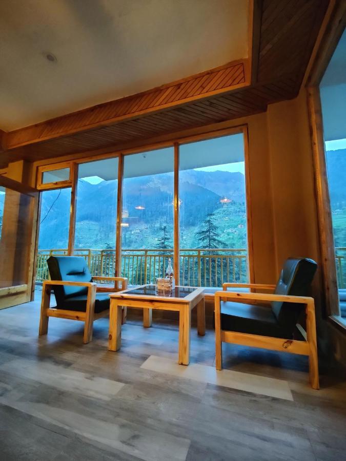 The Woodpecker Inn & Cafe, Jibhi Luaran gambar