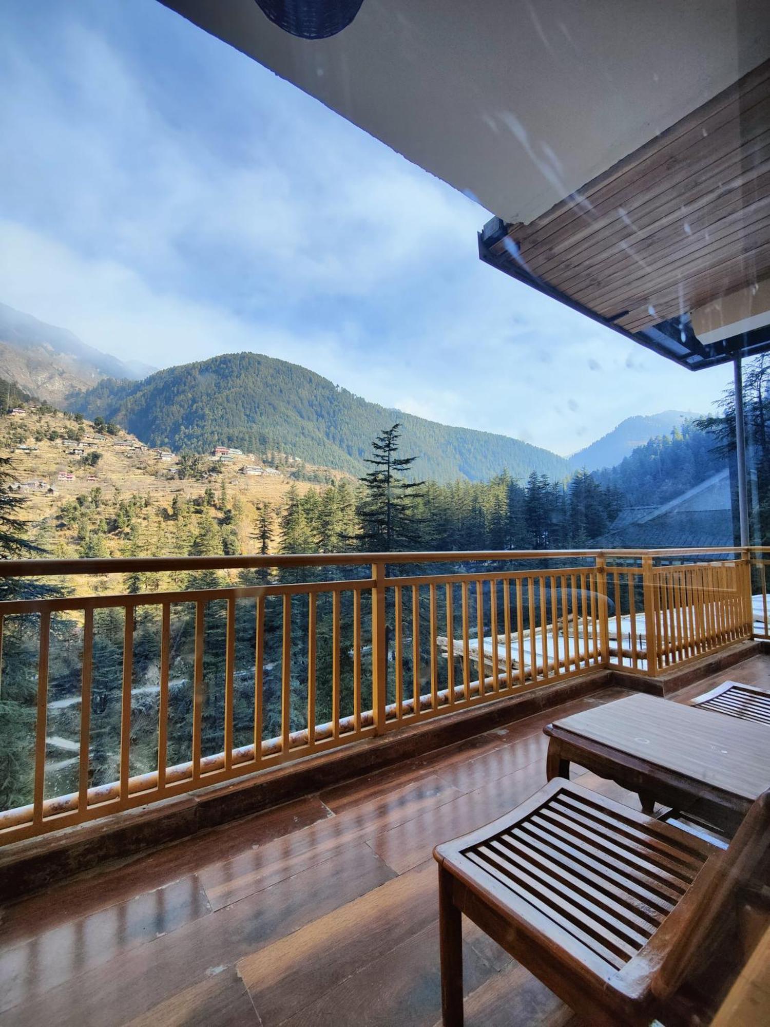 The Woodpecker Inn & Cafe, Jibhi Luaran gambar