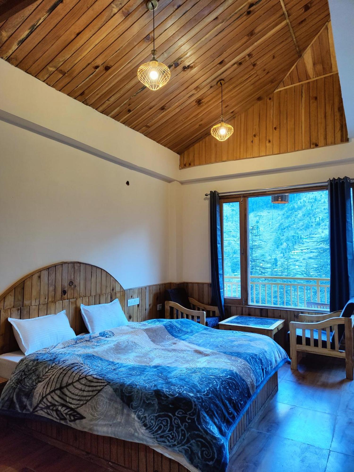 The Woodpecker Inn & Cafe, Jibhi Luaran gambar